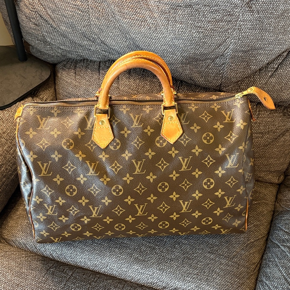 Louis Vuitton Speedy 40 Monogram Boston Bag- Preowned - Picture 3 of 17